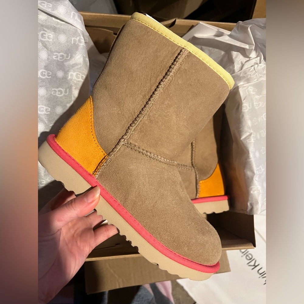 UGG Kids Classic Short II Water Resistant Wool Boot in Beachwood/Papaya Youth 2
